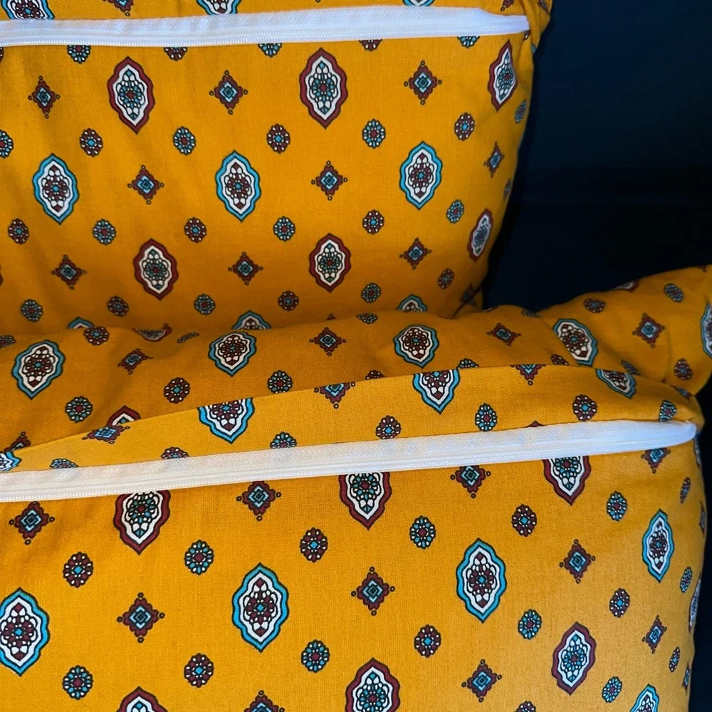 Throw Pillows Set - Picture 5 of 6
